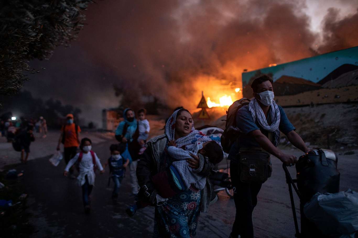 آتش سوزی در اردوگاهی در یونان که دارای بیش از 12 هزار پناهجو است